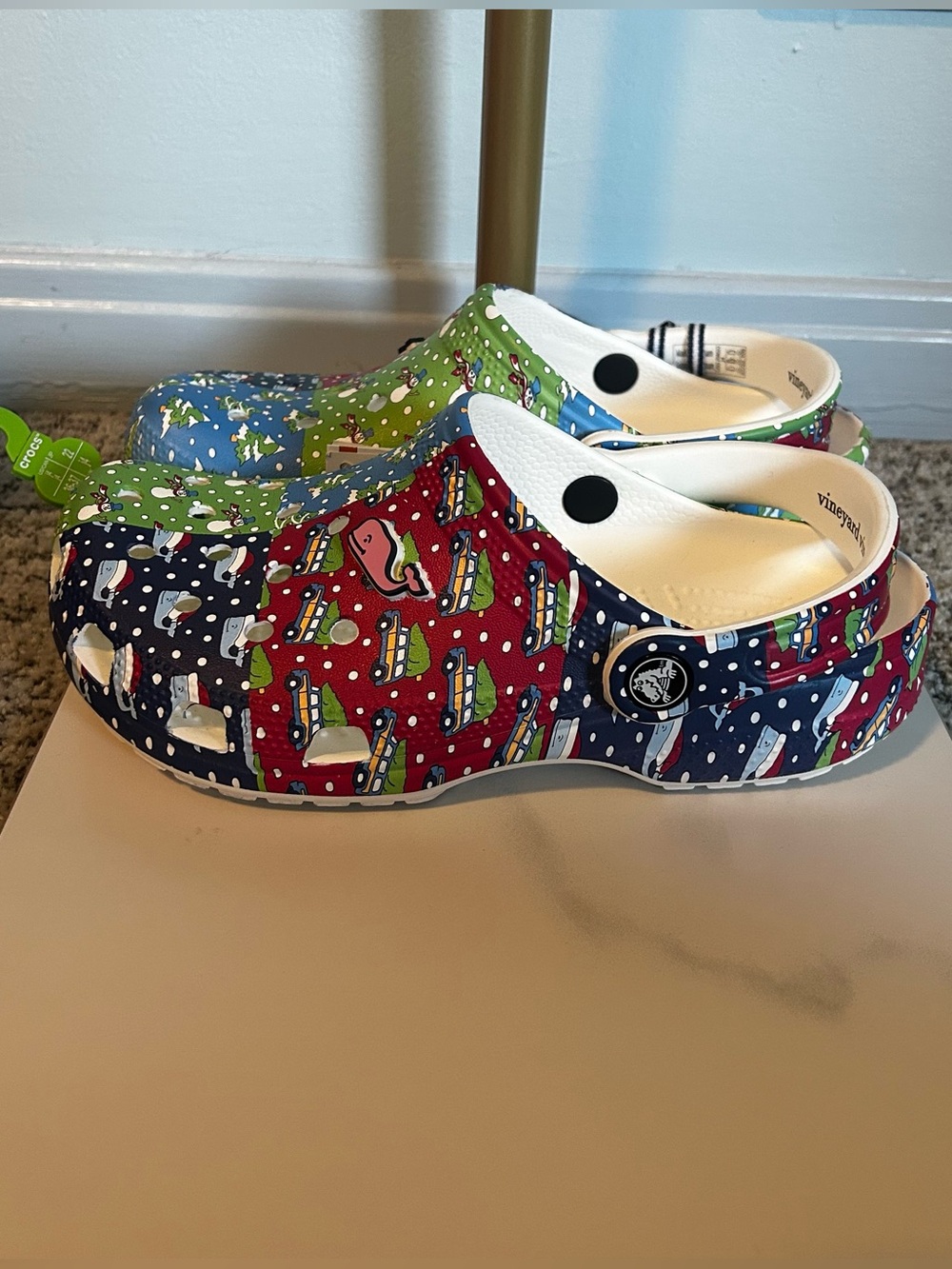NWT Crocs Vineyard Vines White Cap Holiday Patchwork Clogs Size 4 Juniors